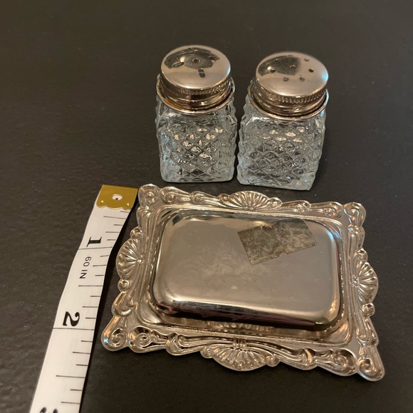 Fairy Brand | Vintage Crystal Silver Plated Salt & Pepper Mini Shakers - Picture 8 of 10